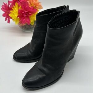 Cole Haan Black Leather Wedge Ankle Boot Size 10 BAB5788K